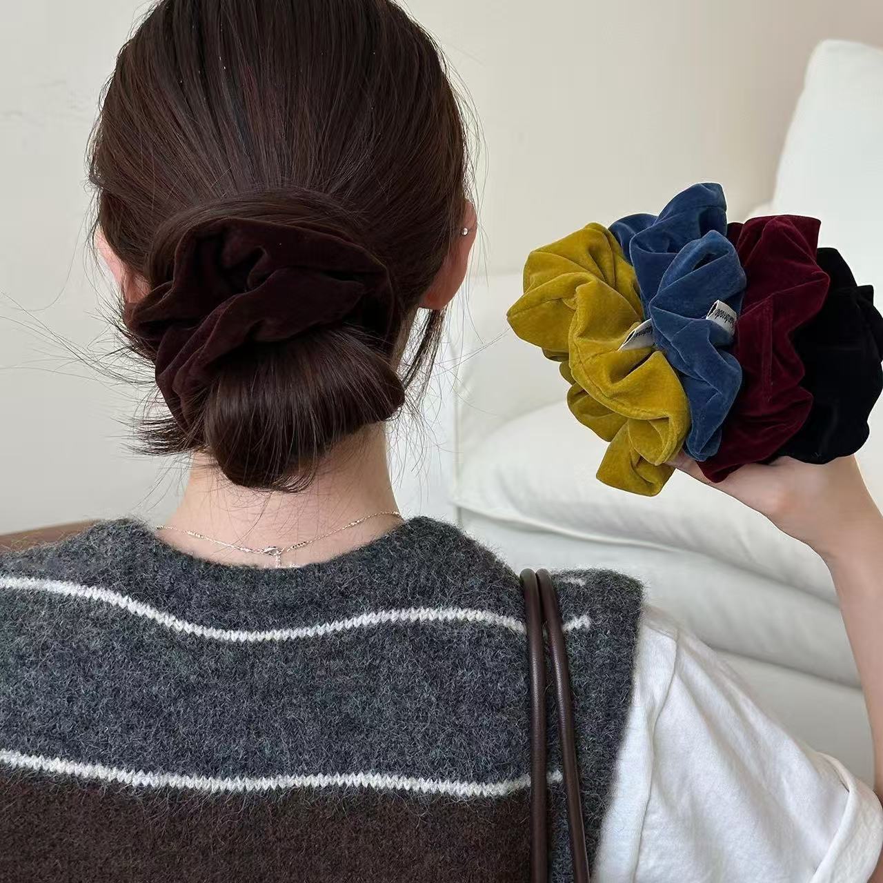 Travel Accessories Aesthetic - Kore tarzı, minimalist kadife saç tokası